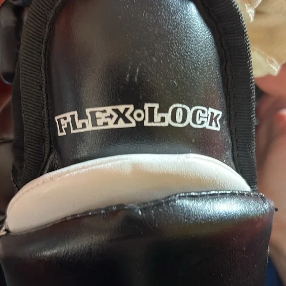 ITECH 14” hockey gloves  Good condition - Picture 6 of 7